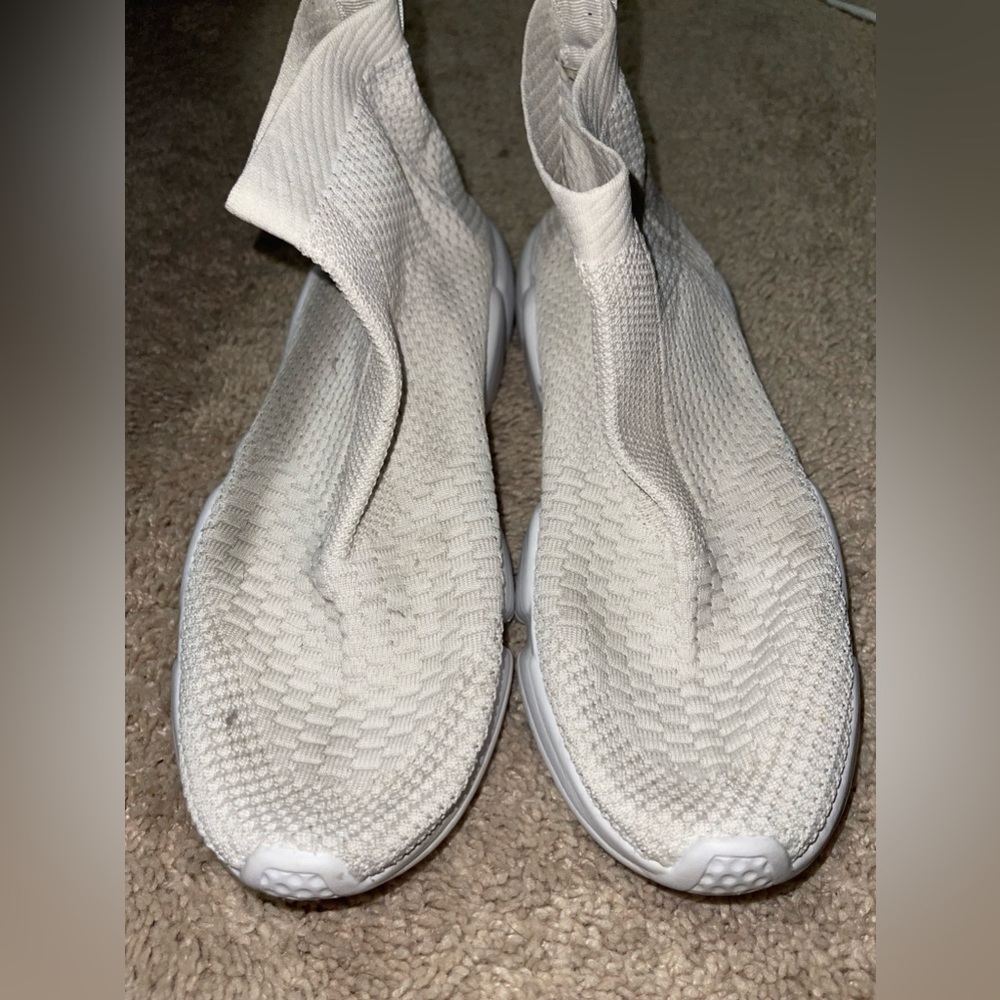 Sneakers - Picture 2 of 6